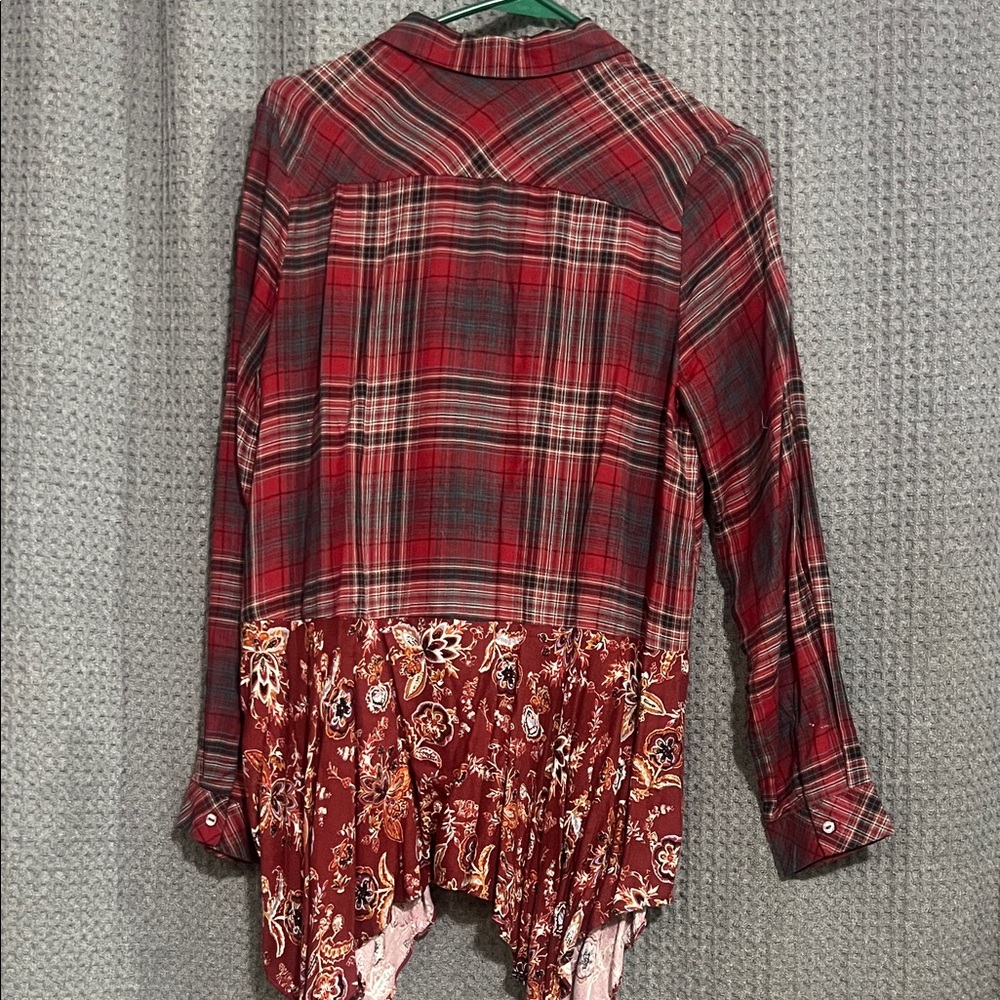 ODDY Red Plaid and Floral Women's Top/tunic. Great with leggings and boots. - Picture 2 of 2